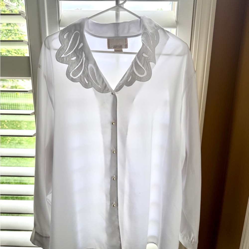 Maggie Barnes Plus Size 26W White Blouse Embroidered Scallop Collar Pearl Button